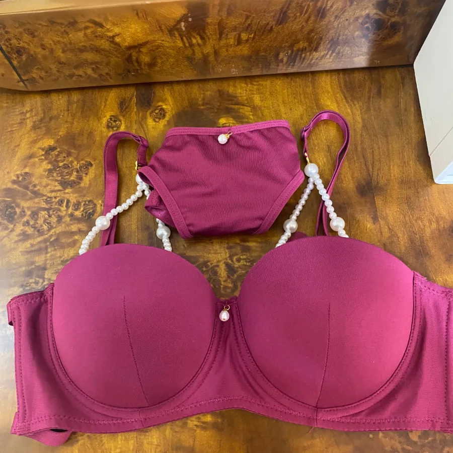 سوتین و شرت مرواریدی