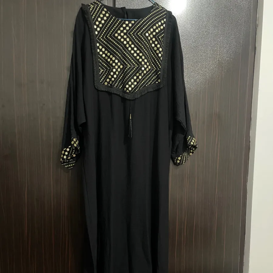 عبای مشکی ‌سوزن دوزی