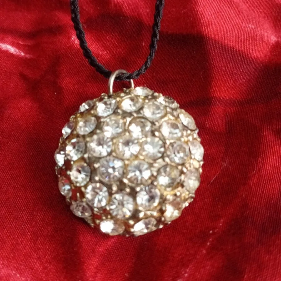 گردنبند با نگین درخشان