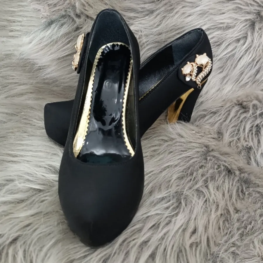 کفش پاشنه طلایی