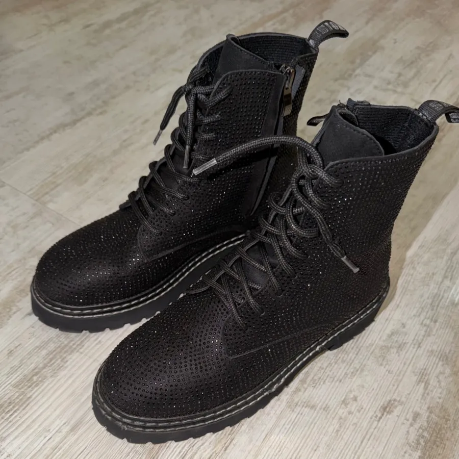 نیم‌ بوت فول نگین