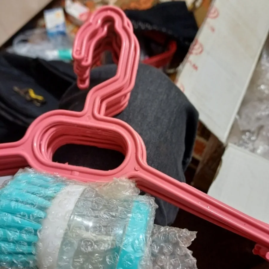 آویز لباس چوب لباسی