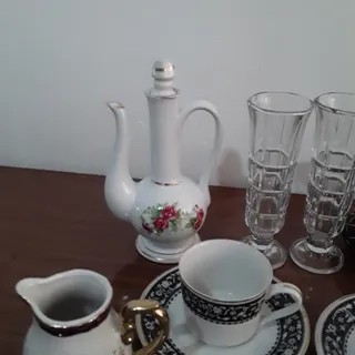 گلابدان گلسرخی