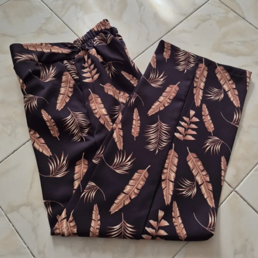 شلوار آزاد طرح برگ