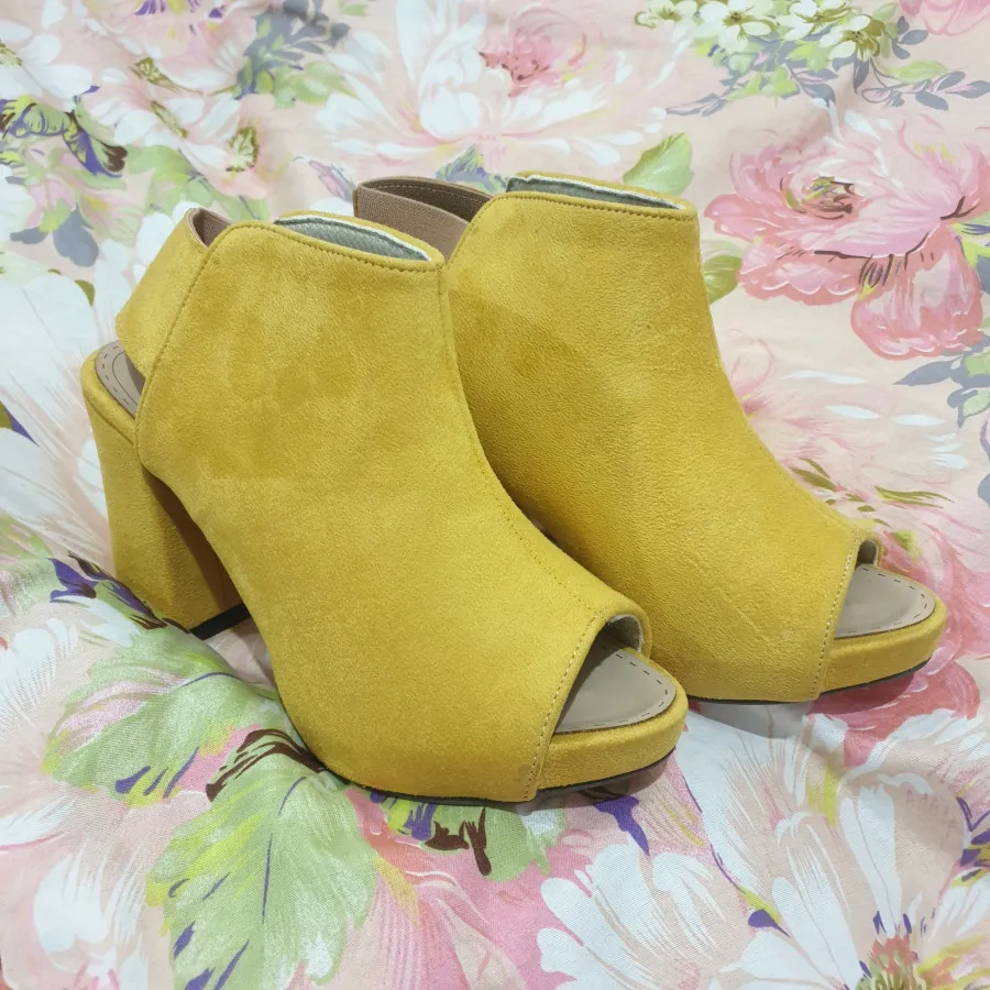 کفش زرد شیک