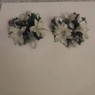 گل تزیبنی دو شمع