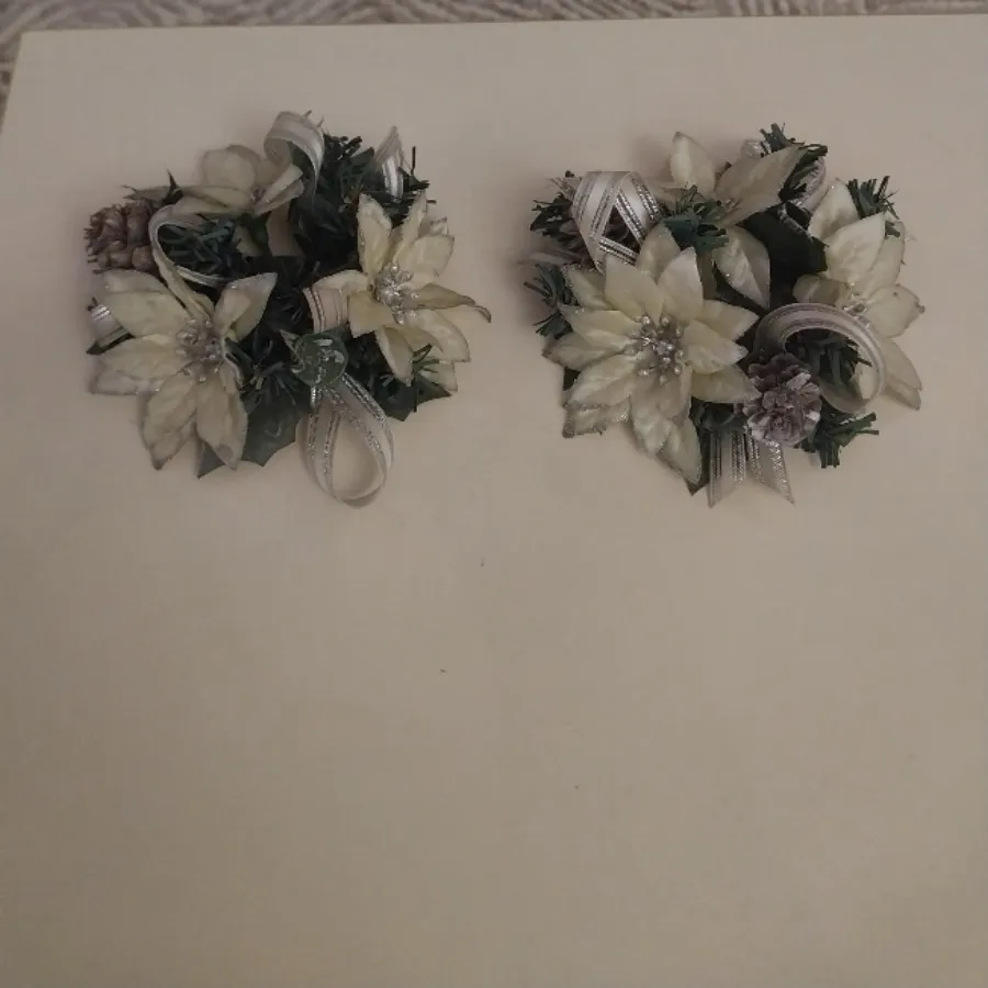 گل تزیبنی دو شمع