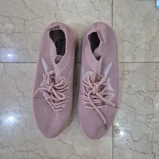 کفش کتانی خارجی نو