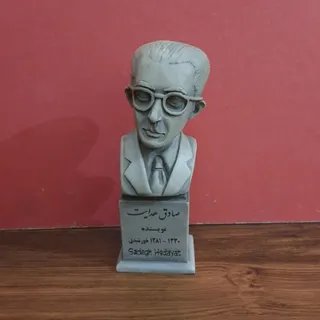 سردیس یادمان صادق هدایت