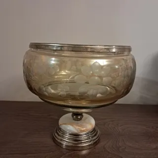 میوه خوری بزرگ قدیمی