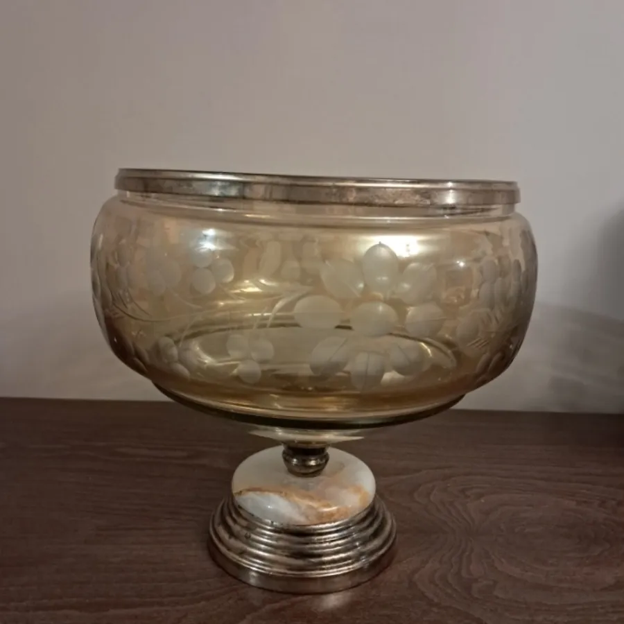 میوه خوری بزرگ قدیمی