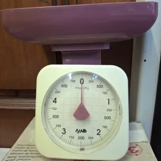 ترازو آشپزخانه نو و سالم