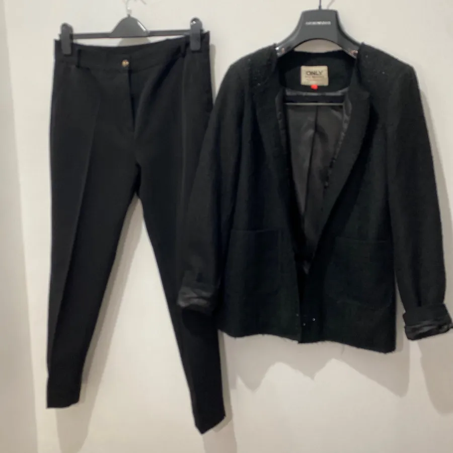 کت و شلوار استردار