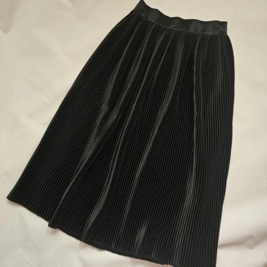 دامن پلیسه گرم بالا