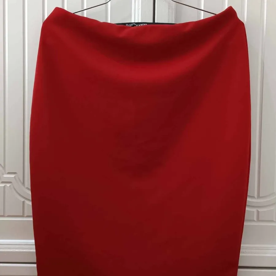 تاپ دامن قرمز