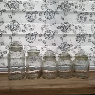 بانکه شیشه ایی