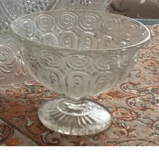 نقل خوری و دو عدد شقاب