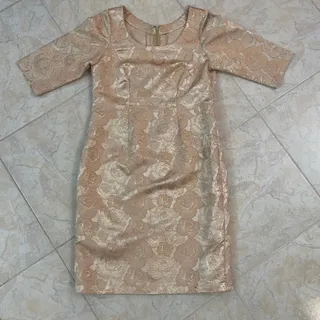 پیراهن کرم طرحدار