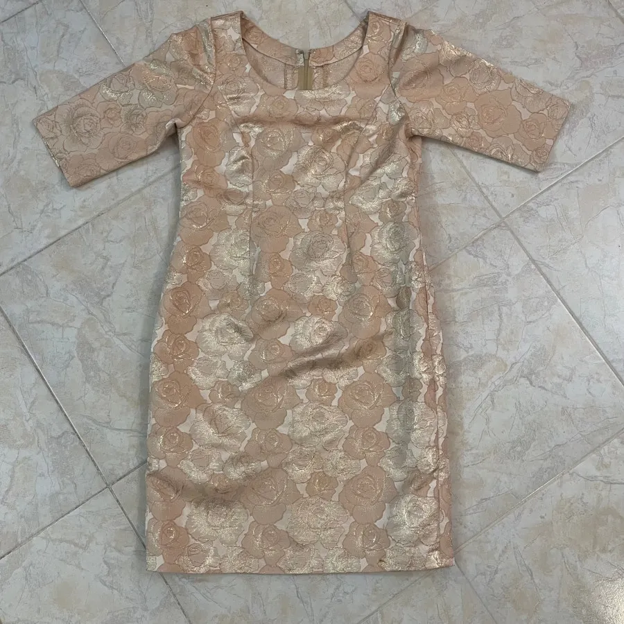 پیراهن کرم طرحدار