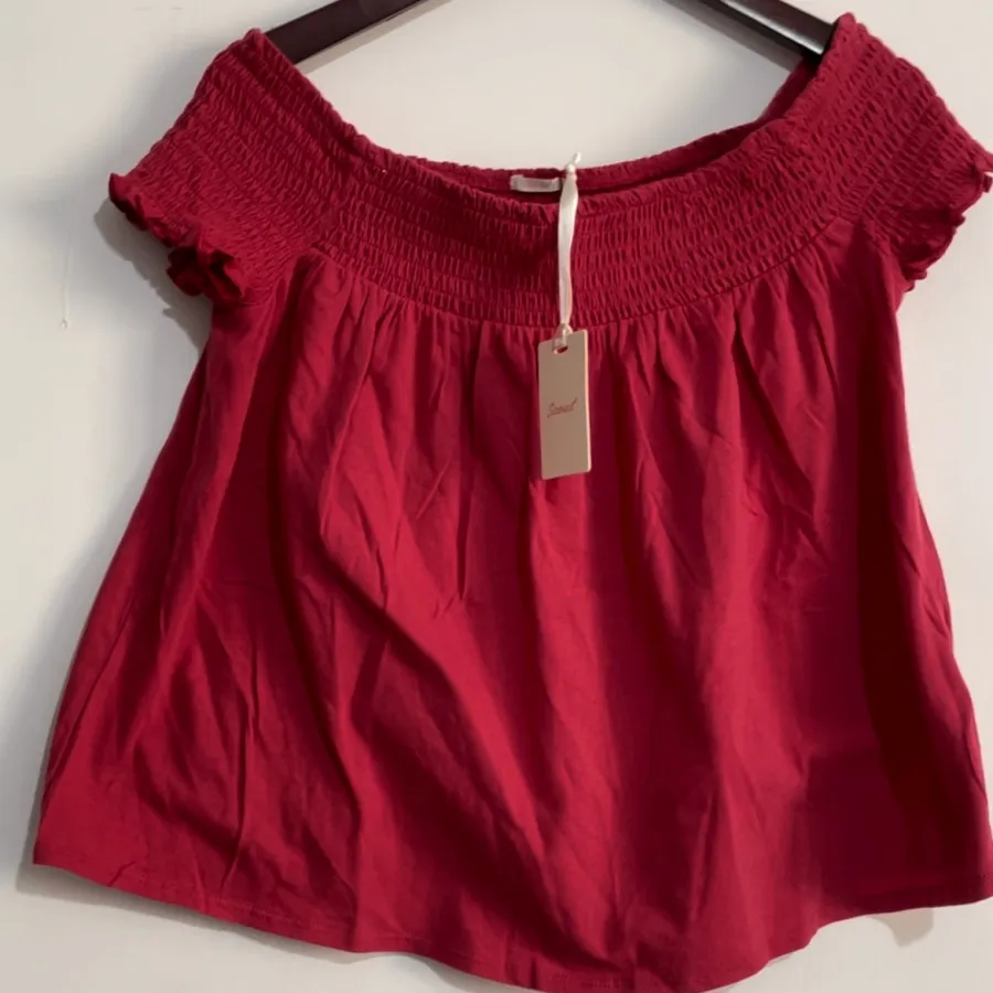 تیشرت یقه قایقی برند