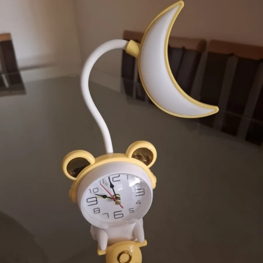 ساعت و چراغ خواب