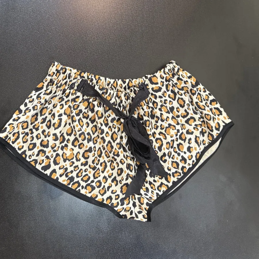 شلوارک پلنگی