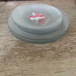 6 عدد بشقاب و 6 عدد پیش د