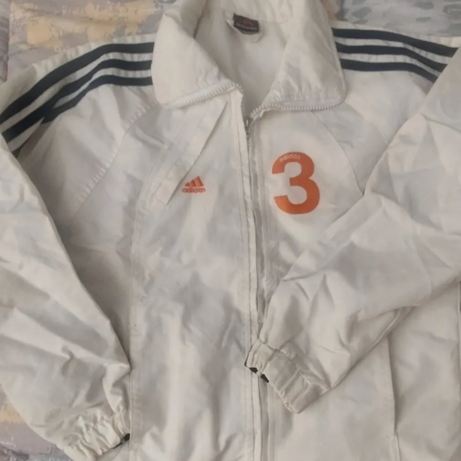 کاپشن آدیداس