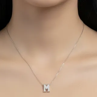 گردنبند نقره‌ای M