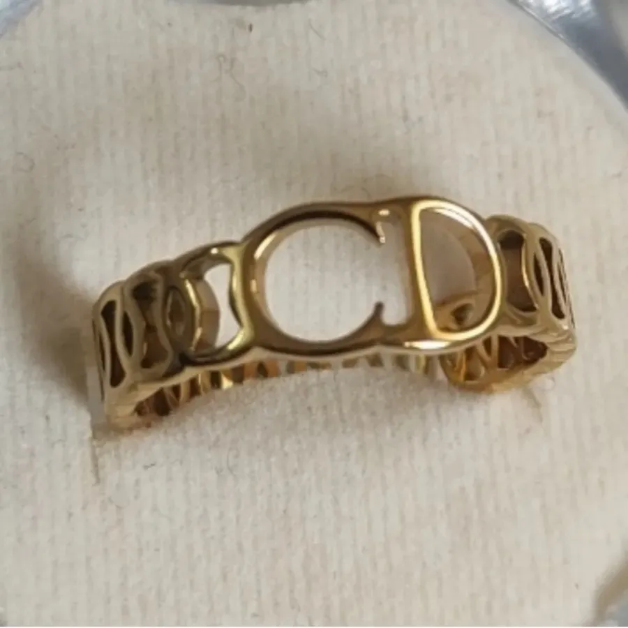 انگشتراستیل کریستین دیور