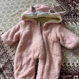 سر همی نوزادی تو پشمی