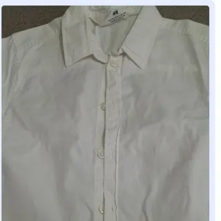 پیراهن سفید آستین کوتاه