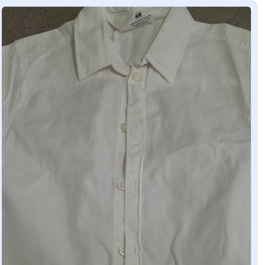 پیراهن سفید آستین کوتاه