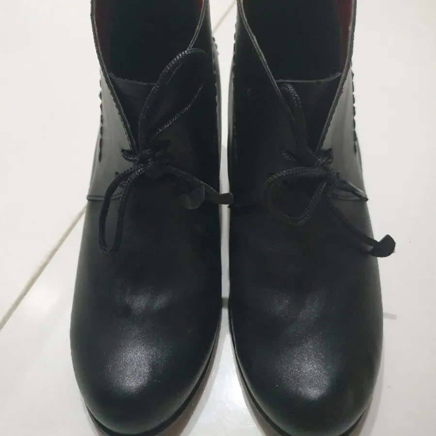 نیم بوت چرم مشکی