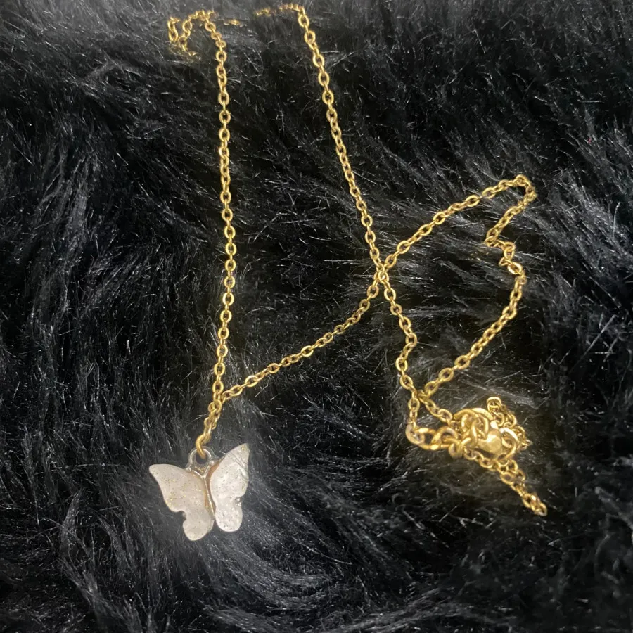 گردنبند پروانه