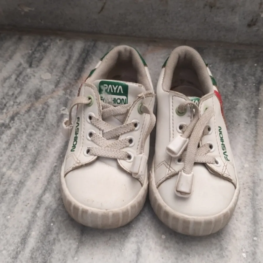 کفش های بچگانه