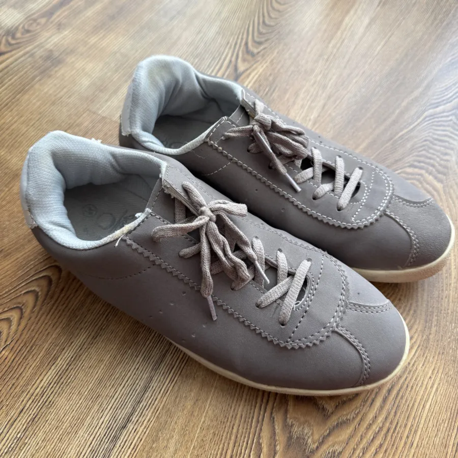 کفش خاکی رنگ