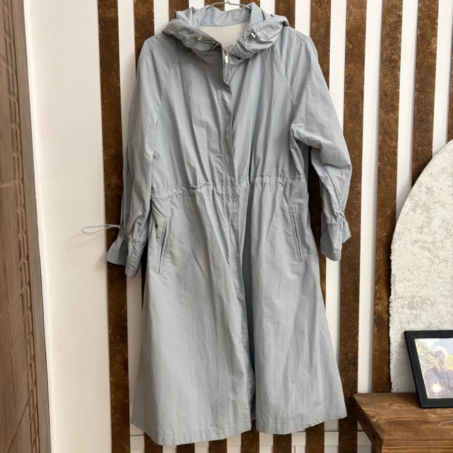 بارانی و بادگیر بلند