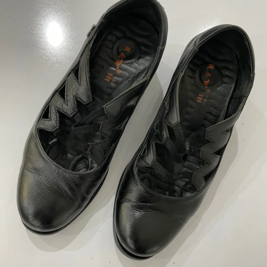 کفش طبی چرم برند r&w