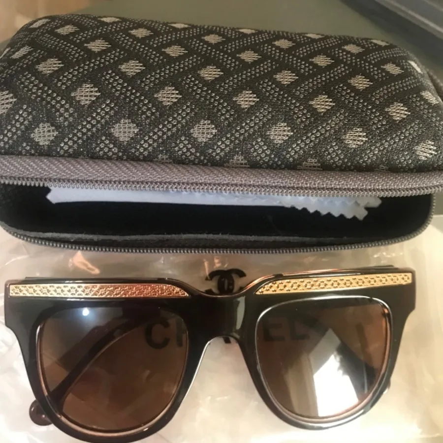 عینک با جاعینکی