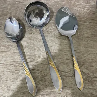 کفگیر و‌ملاقه قاشق سرو