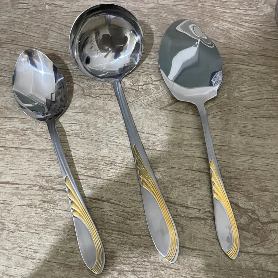 کفگیر و‌ملاقه قاشق سرو