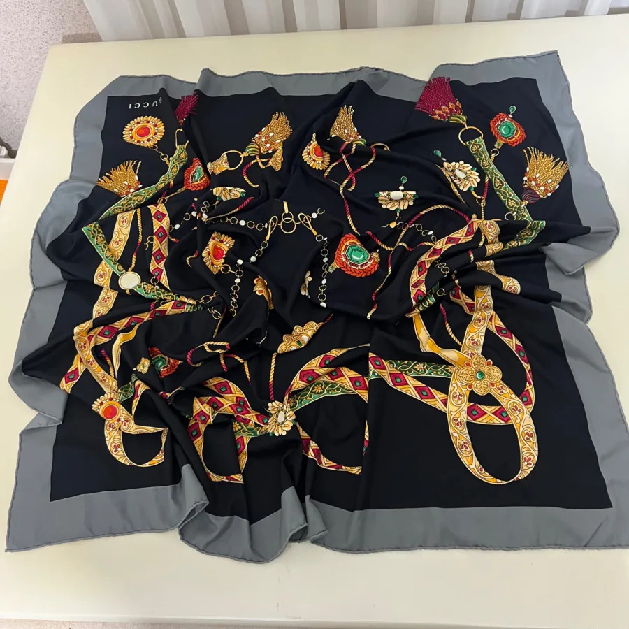 روسری گوچی اصل