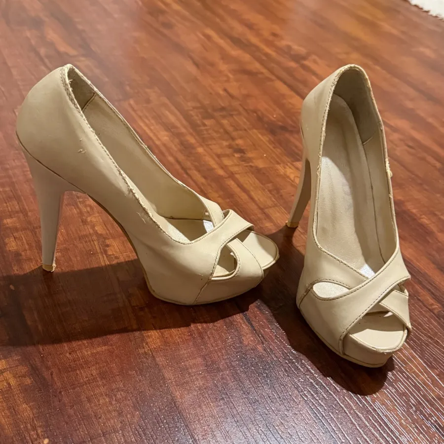 کفش پاشنه دار