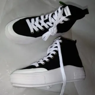 کتونی stradivarius