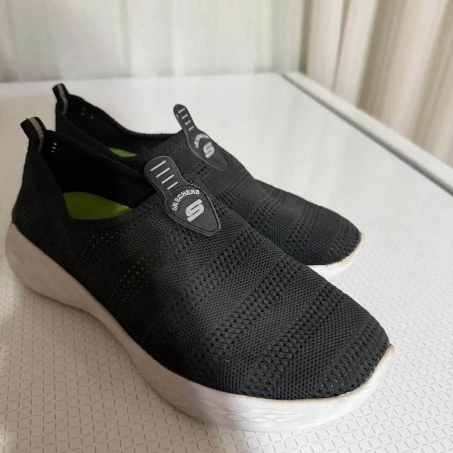 کفش اسکیچرز