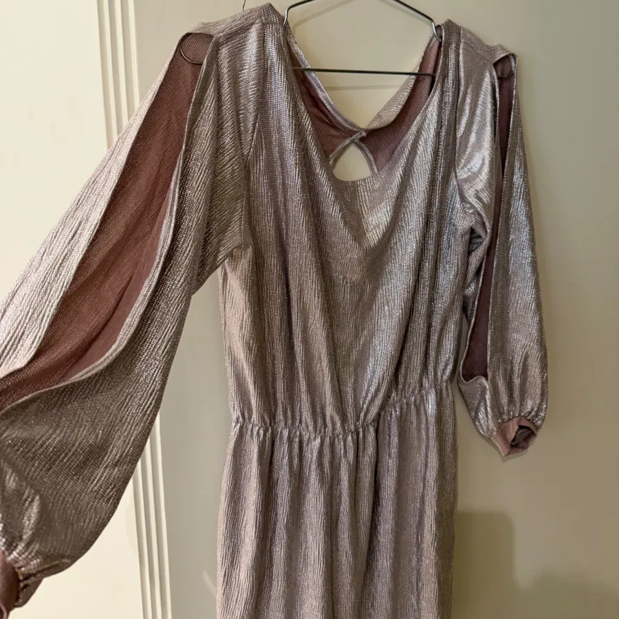 پیرهن کوتاه نقره ای