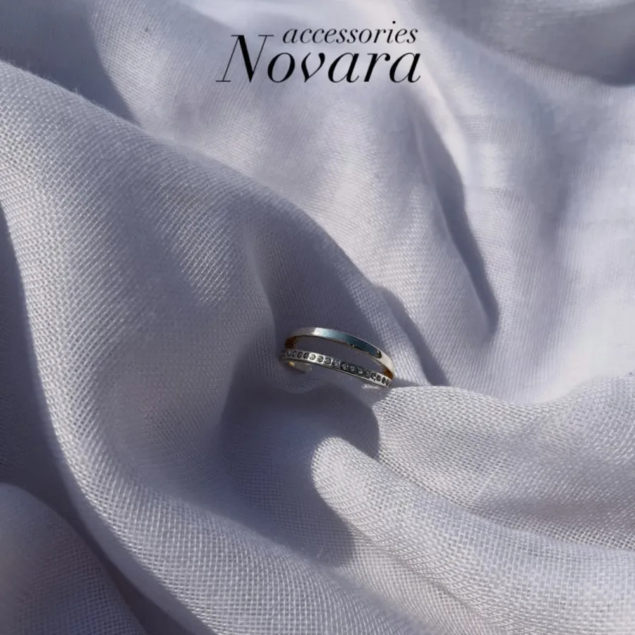 انگشتر نگین دار