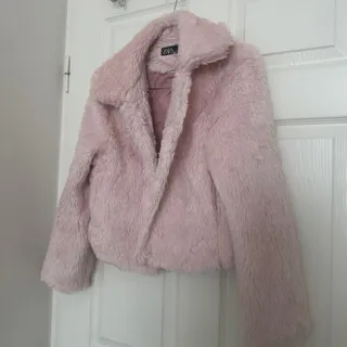 کت خز‌ زارا