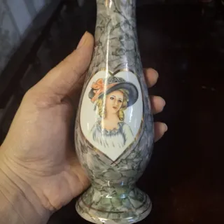 گلدان سرامیکی قدیمی رخ